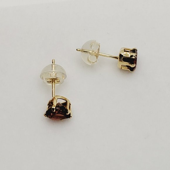 10K Yellow Gold Heart Shape Genuine Garnet 5x5mm Stud Earrings - Picture 5 of 5